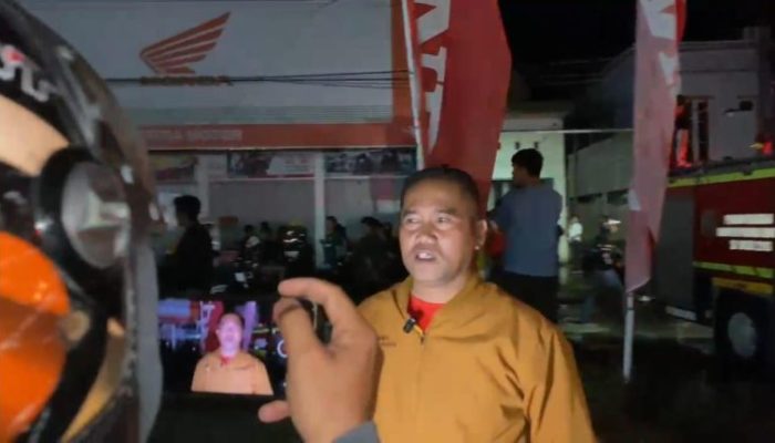 Response Time 7 Menit! Damkar Polman Jinakkan Kebakaran Rumah Kosong di Wonomulyo