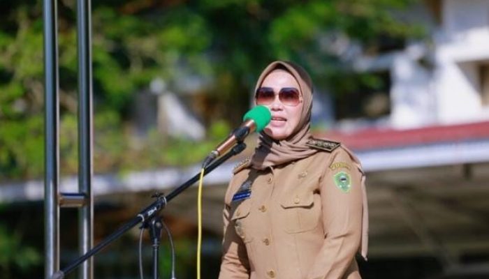 Bupati Barru Lontarkan Pernyataan candaan di Upacara Bendera, Ingatkan Ibu-Ibu, Jaga  Suami Dengan Baik