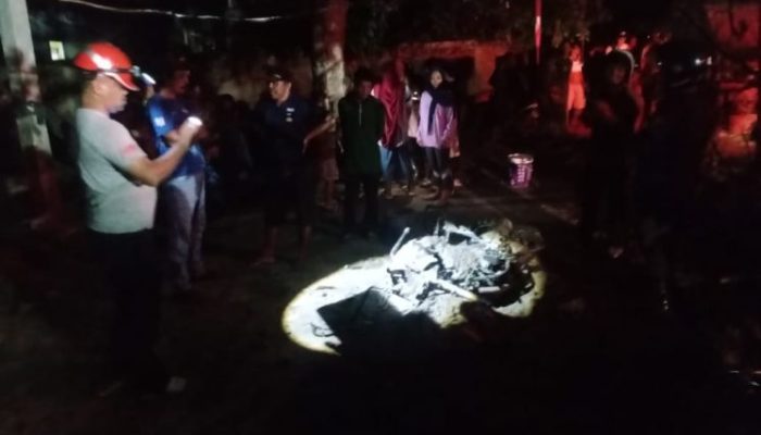 Sinergi Warga dan Damkar Polman Kendalikan Kebakaran Motor, Respons Hanya 3 Menit!