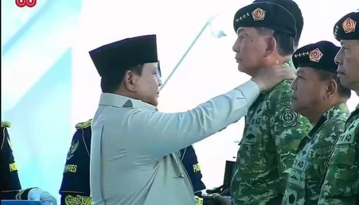 Presiden Prabowo Anugerahkan Gelar Jenderal kehormatan kepada Tokoh Sulsel, Menhan Syafri Syamsuddin