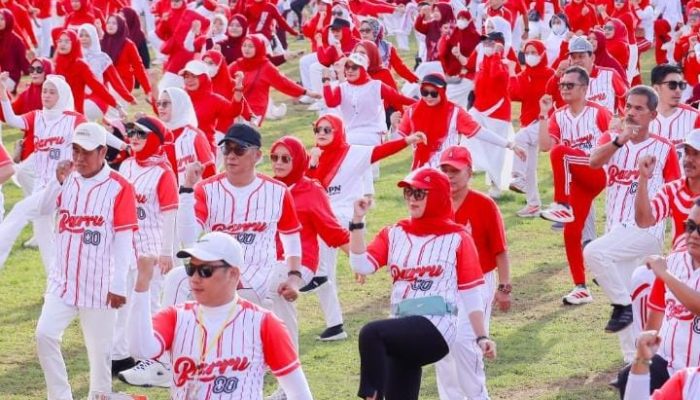 Senam Massal Merah Putih di Barru, Bupati Andi Ina Kartika Sari: Sehat Modal Bangun Daerah.
