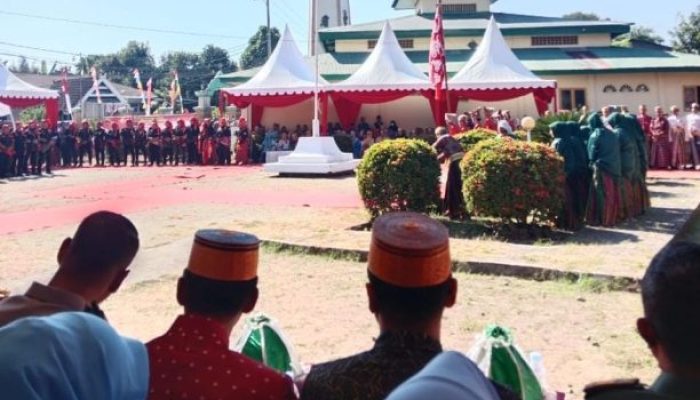 Bendera Pusaka Merah Putih dan Bendera Jolle Jollea Kerajaan Bajeng Berkibar, Upacara Kemerdekaan 14 Agustus.