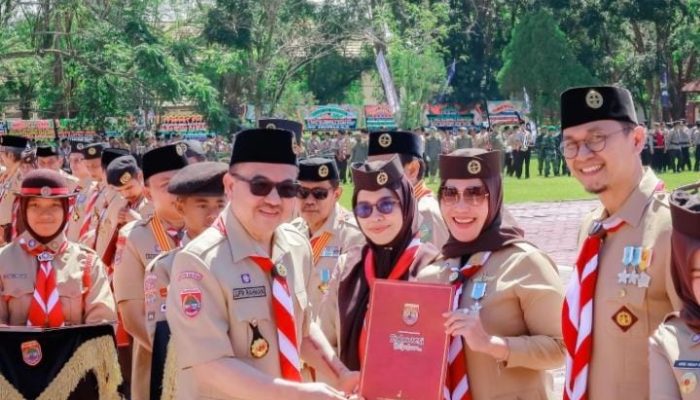 Bupati Barru Andi Ina Terima Penghargaan Pancawarsa III, pada Apel Besar HUT Pramuka ke-64 Sulsel di Barru