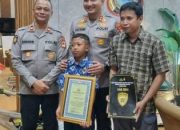 “Anak Pejuang Merah Putih” dari Malakaji Viral, Terima Penghargaan dan Hadiah dari Kapolres Gowa”