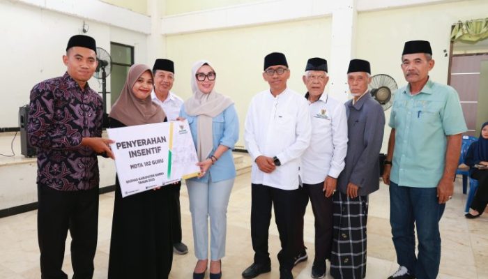 Bupati Barru Andi Ina Berikan Insentif 182 Guru MDTA, Dukungan Tingkatkan Kualitas Pendidikan Agama