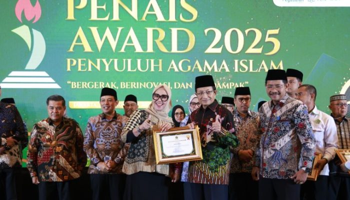 Bupati Barru Andi Ina Raih Penghargaan PENAIS AWARD 2025, Komitmen Dukung Penyuluh Agama