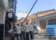 Tiang Fiber Optik Milik Provider Balifiber Tanpa Ijin Ditertibkan Pol PP Jakarta Utara