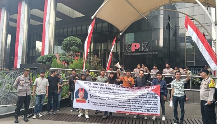 Langkah Kejati NTB Terkesan Lambat: KM-NTB Jakarta Kepung Gedung KPK RI