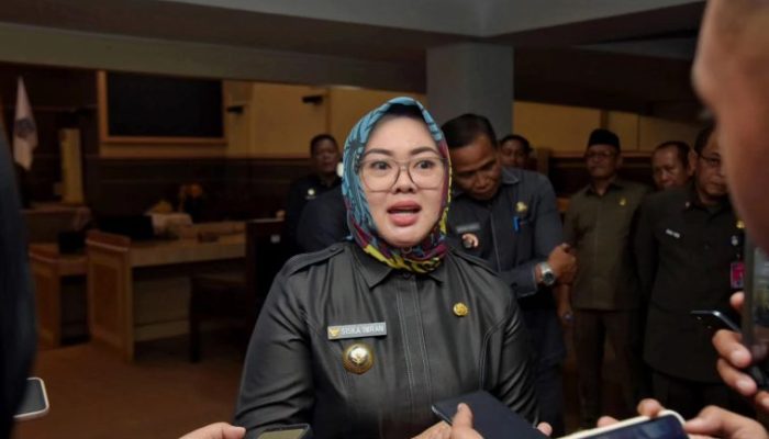 Walikota Kendari bersama Wakil Hadiri Paripurna Perubahan APBD 2025