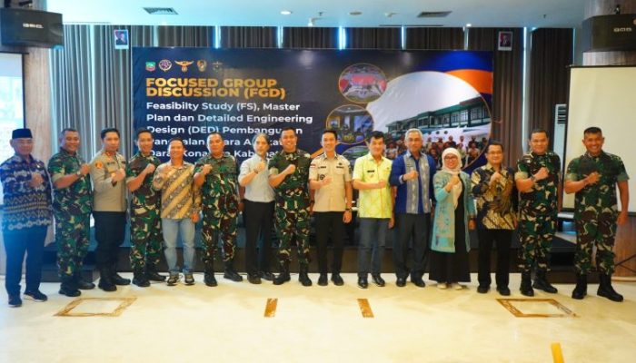 Bersama Gubernur Sultra, Bupati Konut Sambut Kedatangan Danpuspenerbad di Bandara Haluoleo