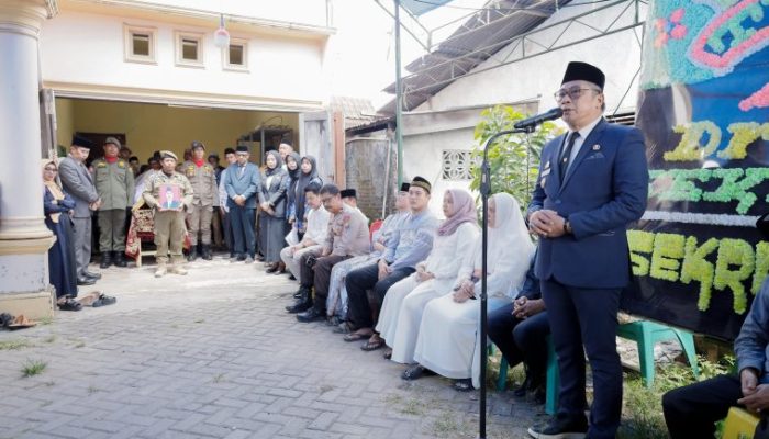 Wabup Barru Dr.Ir.Abustan Andi Bintang, Pimpin Prosesi Pelepasan Jenazah Sekwan DPRD Barru Drs.H.Wardan, dengan Upacara Khidmat