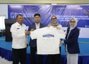 Bupati Barru Andi Ina, Beri Kuliah Umum Berbagi Pengalaman dan Serahkan Beasiswa di STMIK Kharisma Makassar