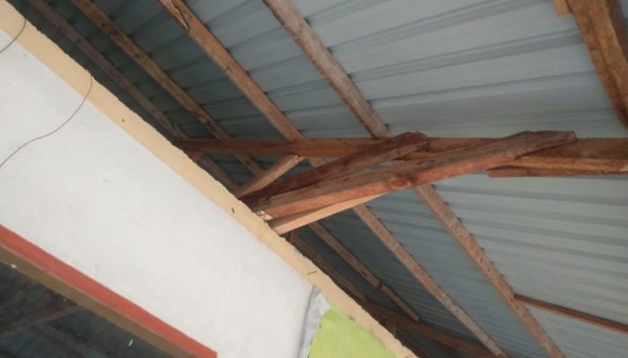 Rehabilitasi SDN Lemoa Lassa Diduga Asal Jadi, Gunakan Kayu Lama dan Rusak
