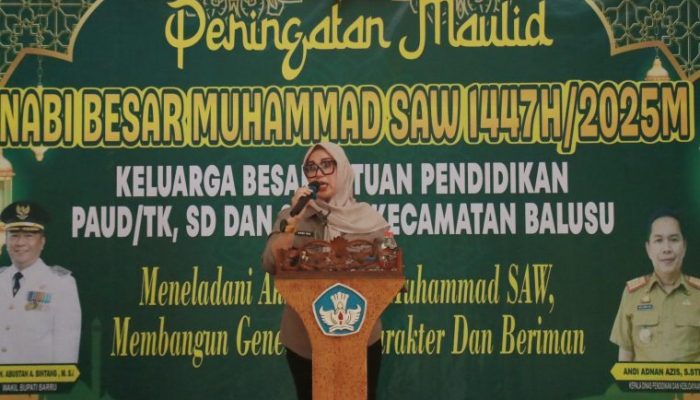 Bupati Barru Andi Ina Kartika Sari Hadiri Peringatan Maulid Nabi Bersama Tenaga Pendidik di Gedung PKG Takalasi Balusu