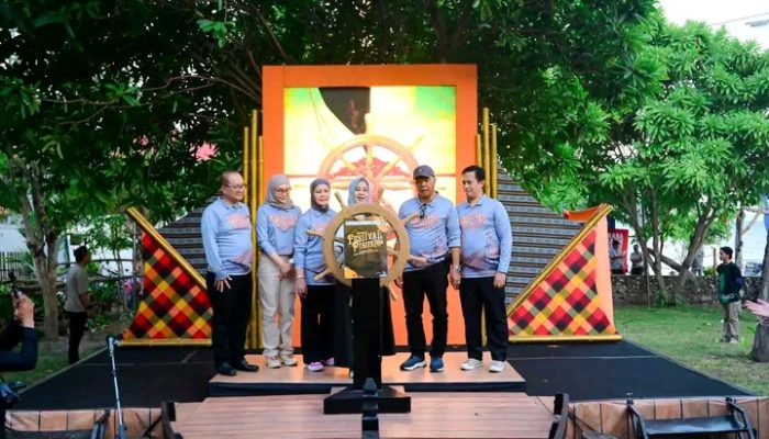Fatmawati Rusdi Buka Festival Pinisi XV 2025 di Bulukumba: Simbol Budaya dan Marwah Maritim Sulsel