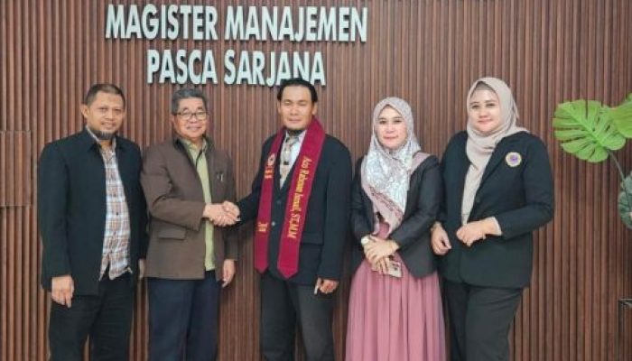 Aco Rahman Ismail Raih Gelar Magister Manajemen dengan Kepemimpinan Transformasional sebagai Fokus Tesis