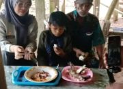 Ibu Bupati Gowa Hj. Husniah Talenrang Bergerak Cepat, Temui Kakek Rangga dan Cicipi Ubi Bakar Bersama