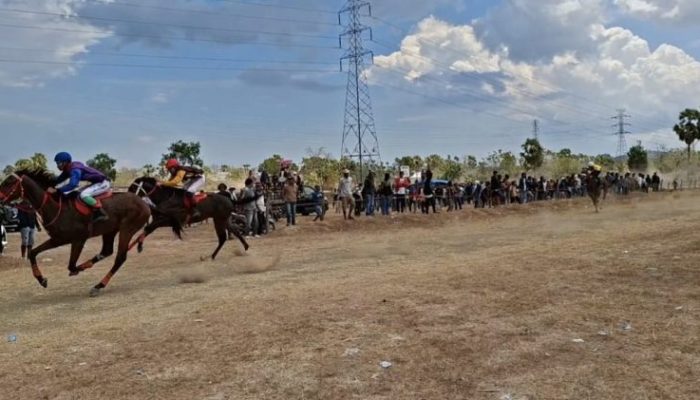 Kapolres Jeneponto Hadiri Pembukaan, Lomba Pacuan Kuda Praporprov XVIII di Desa Kalimporo