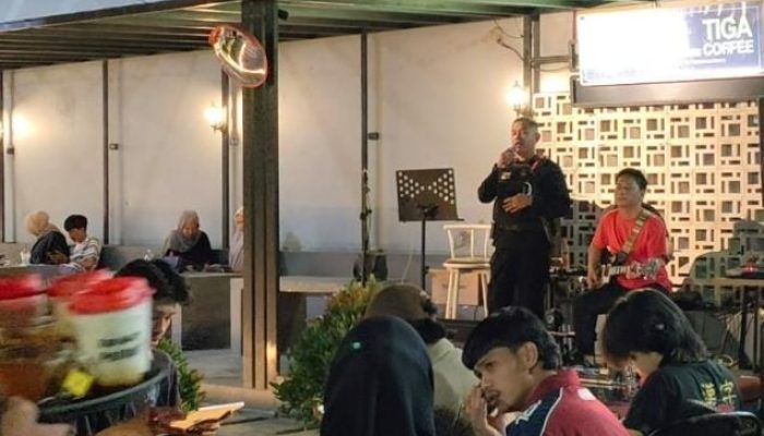 Begini Cara Brimob Parepare, Sampaikan Pesan Kamtibmas di Kafe