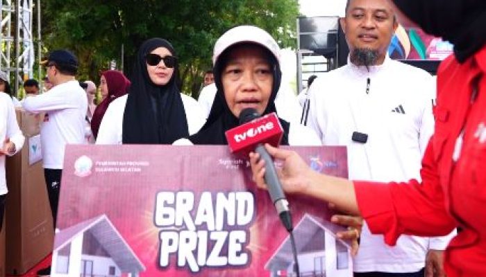 Kisah Haru Ibu Rumah Tangga, Pemenang Rumah di Jalan Sehat Sulsel Anti Mager 356 Tahun Sulsel