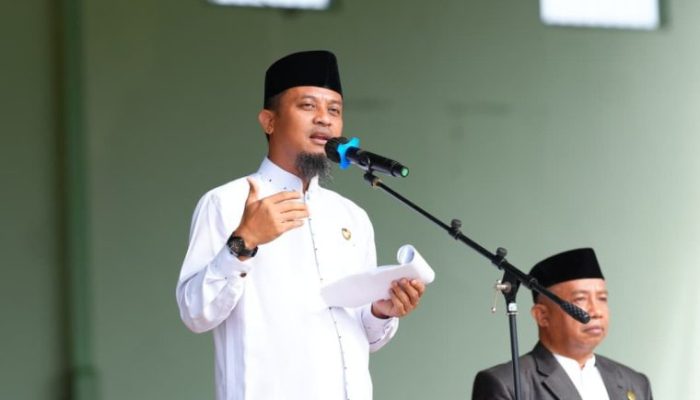 Hadiri Peringatan Hari Santri Nasional, Gubernur Sulsel Hadiahkan Rp5 Miliar untuk Perbaikan Jalan ke Ponpes DDI Mangkoso Barru