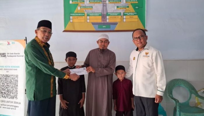 Hari Santri Nasional, Baznas Kota Kendari Beri Bantuan Santri