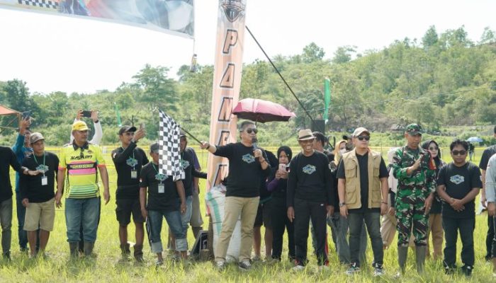 Wabup Barru Abustan Buka Lomba Taxi Gabah Congko Cup II 2025, Gerakkan Ekonomi Lokal, Hiburan Rakyat Barru