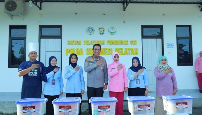 Kapolda Sulsel dan Ketua Bhayangkari Daerah Tinjau SPPG Yayasan Kemala Bhayangkari Polda Sulsel