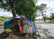 Wandora dan Keluarga Berjuang di Bawah Terpal Biru-Hijau, di Tengah Ringroad 3 Samarinda