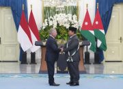 Prabowo Terima Tanda Kehormatan Bejeweled Grand Cordon Al-Nahda dari Raja Yordania Abdullah II