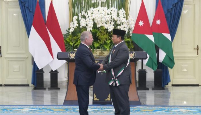 Prabowo Terima Tanda Kehormatan Bejeweled Grand Cordon Al-Nahda dari Raja Yordania Abdullah II