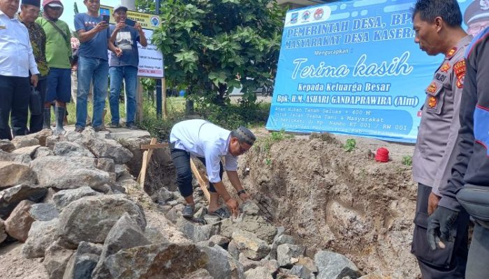 Peletakan Batu Pertama Jalan Usaha Tani Desa Kaserangan