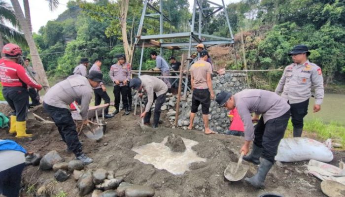 Brimob Batalyon C Pelopor Turun Bantu Pembangunan Jembatan Gantung di Kab. Soppeng, Wujud Kepedulian Polri untuk Masyarakat