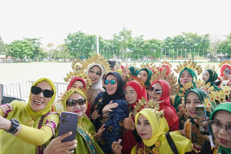 Bupati Barru Andi Ina Kartika Sari, Resmi Buka Porseni PKK 2025 | FaktualNET