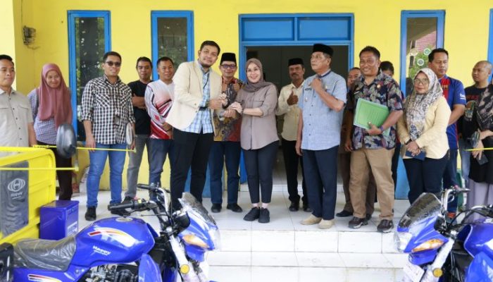 Bupati Barru Andi Ina Apresiasi CSR Bank BRI, Serahkan Motor Pengangkut Sampah untuk Kecamatan Barru