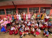 Bhayangkari dan SPPG Polda Papua Tebar Sukacita Natal Lewat Pembagian MBG dan Bingkisan di Jayapura
