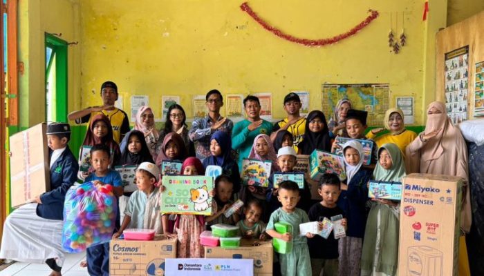 PT PLN Indonesia Power UBP Barru, Salurkan Bantuan Sarana dan Prasarana Program TAMASYA di TPA Ummu Nafisah Batupute