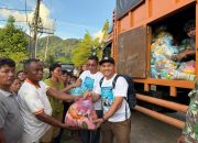Raymond Sekum PNN Berjibaku Bawa Bantuan Natal Nasional di Tengah Bencana Tapteng