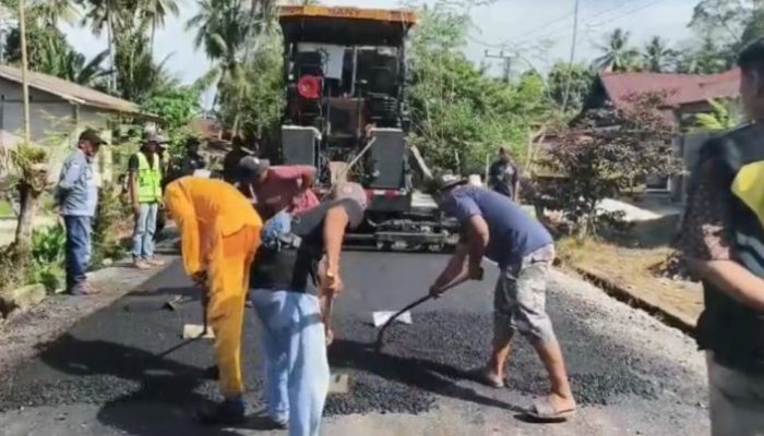 Jalan Rusak 20 Tahun Akhirnya Diperbaiki, Bupati Lutra: Terima Kasih Atas Bantuan dari Bapak Gubernur Sulsel
