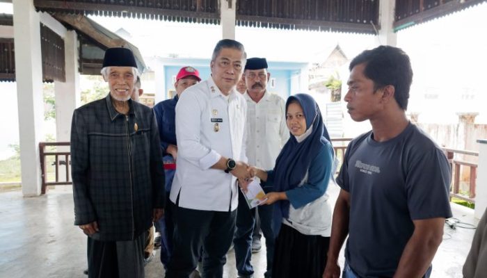 Pemkab Barru dan BAZNAS Salurkan Bantuan, Warga Terdampak Bencana Angin Puting Beliung