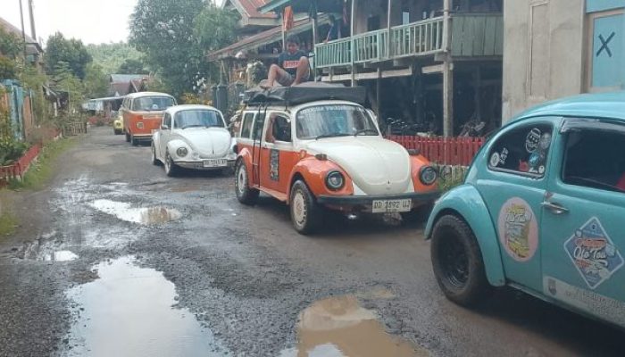 Rombongan MVWC Pakasosial Open Empati, Kunjungan Sosial Ke Desa Julumate’ne Dikawal Oleh Babinsa Pak Vangki