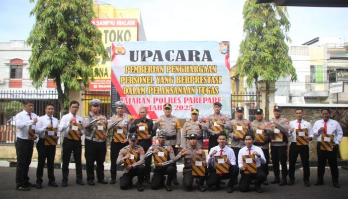Kapolres Parepare Beri Penghargaan, kepada 30 Personel Berkinerja Lebih