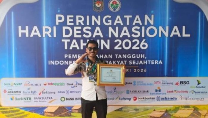 Kepala Desa Galesong Timur Terima Penghargaan, dari Pemerintah Pusat sebagai Desa Konstitusi Terbaik di Wilayah Indonesia Bagian Timur ‎