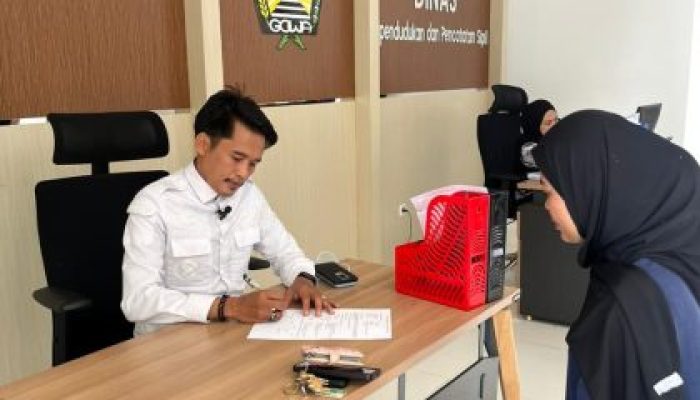 Pelayanan Cepat, Mudah, dan Humanis untuk Warga, Camat Tompobulu Akbar Tola Tekankan Pelayanan Prima