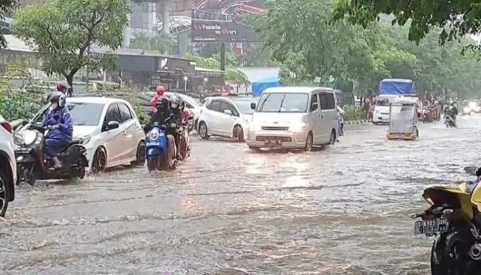 BMKG Peringatkan Cuaca Ekstrem di Sulsel, Banjir dan Gelombang Tinggi Mengintai Hingga 23 Januari