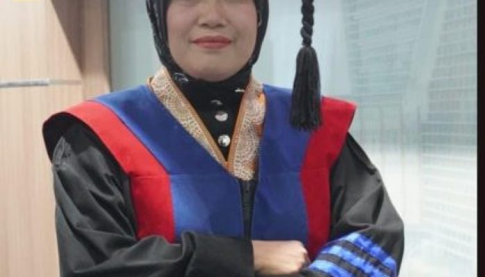 Aktivis dan Jurnalis Senior Raih Gelar Doktor Pendidikan dengan Predikat Cumlaude