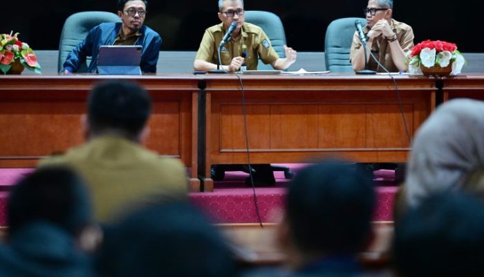 Pimpin Rapat Perdana, Plt Kadis Kominfo SP Sulsel Tekankan Penguatan Peran Humas dan Layanan Informasi Publik
