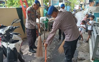 Ditpolairud PMJ Bersih-Bersih Masjid di Penjaringan, Dukung Gerakan Indonesia Asri