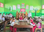 Siswa SDN 9 Tinanggea Antusias dan Terima Pendistribusian Perdana MBG