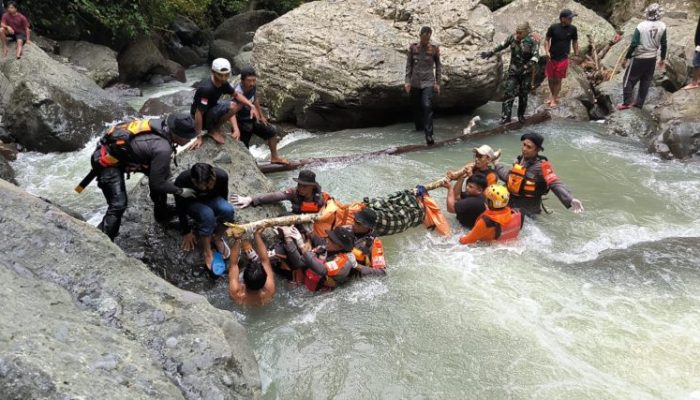 Tim SAR Batalyon B Pelopor Bersama SAR Gabungan berhasil Temukan Korban Hanyut di Pinrang